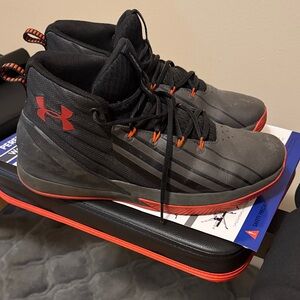 Under Armour Men's Black and Red Athletic Shoes